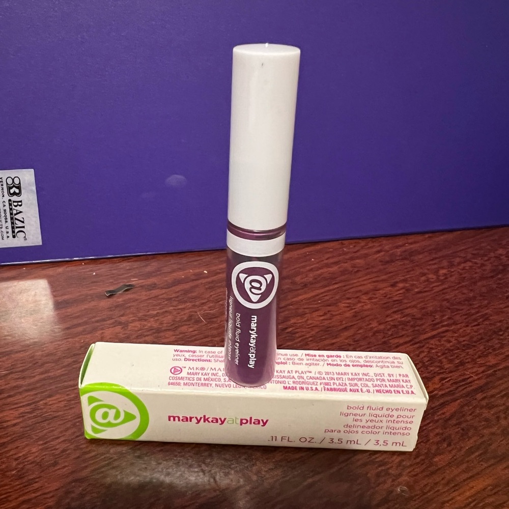 Mary Kay at Play Bold Fluid Eyeliner Hello Violet